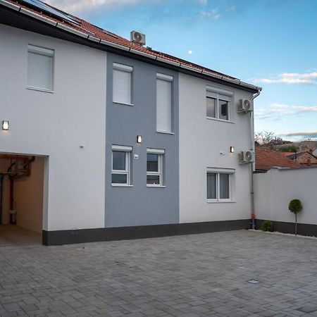 Var Apartman Eger Exterior foto