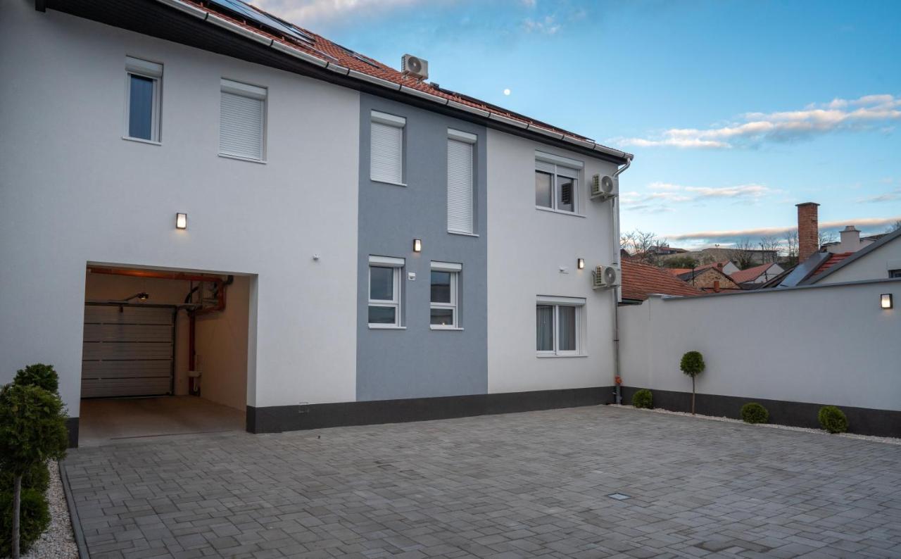 Var Apartman Eger Exterior foto